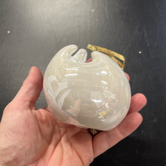 Porcelain nativity ornament by Appletree - Picture 5 of 9